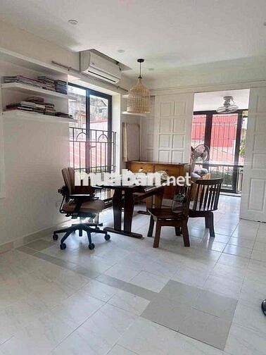 Lô góc T3,  TT Nguyễn Phong Sắc , mặt phố ,KD, full nội thất ,70 m2