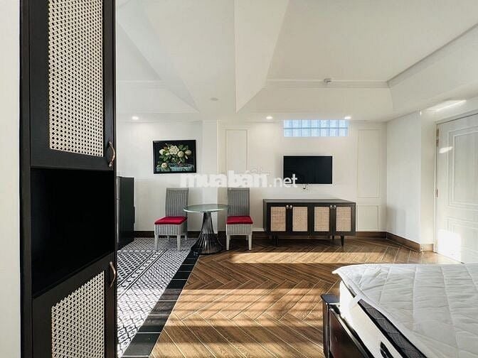 CHO THUÊ STUDIO BAN CÔNG FULL NỘI THẤT MỚI TINH NGAY NGOẠI GIAO ĐOÀN