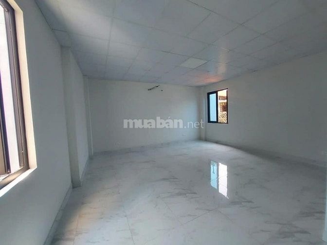 Cho thuê nhà mặt ngõ 12 Đại La