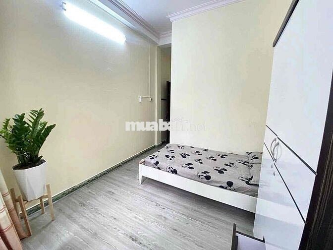 CHO THUÊ PHÒNG BAN CÔNG NGAY TRUNG TÂM GIÁ TỐT - GẦN BỜ KÈ Q3