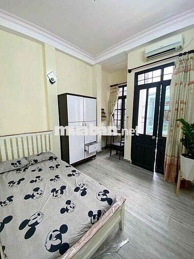 CHO THUÊ PHÒNG BAN CÔNG NGAY TRUNG TÂM GIÁ TỐT - GẦN BỜ KÈ Q3