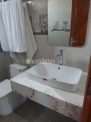 Cho thuê nhà mặt ngõ 12 Đại La