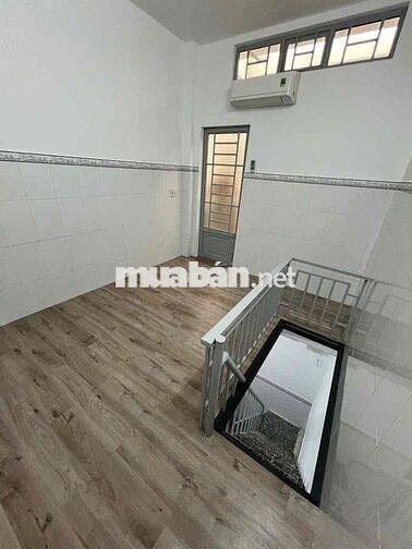 Nhà Nguyên Căn 1 Trệt 1 Lầu Có Bancol Gần RMIT Văn Hiến Tiện Q7 Q8