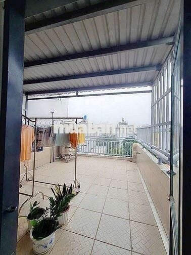 NHÀ 2 LẦU SÂN THƯỢNG 2PN RỘNG RÃI