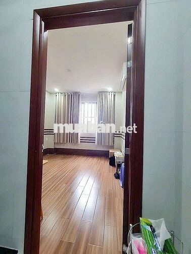 NHÀ 2 LẦU SÂN THƯỢNG 2PN RỘNG RÃI