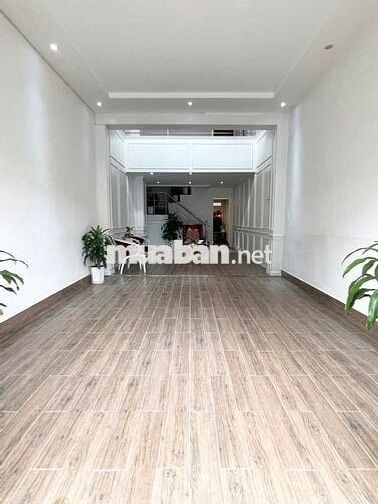 Mặt bằng tầng trệt đẹp Võ Văn Kiệt, Q.1, có chỗ đậu xe máy, ô tô