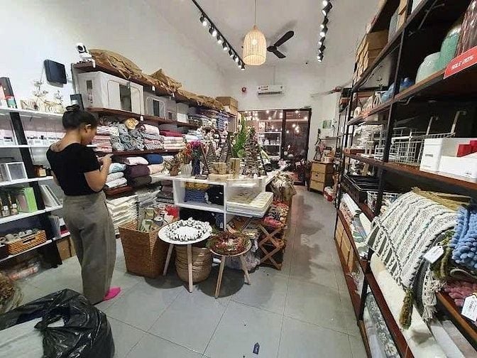 Bán Nhà hẻm VIP 69/ Nguyễn Gia Trí ( D2 ) - 42m2 nở hậu 6m - sân xe