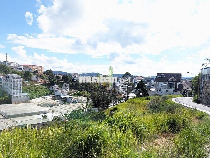 gửi bán lô đất 650m2 hai mặt tiền, full xây dựng đồi Huy Hoàng