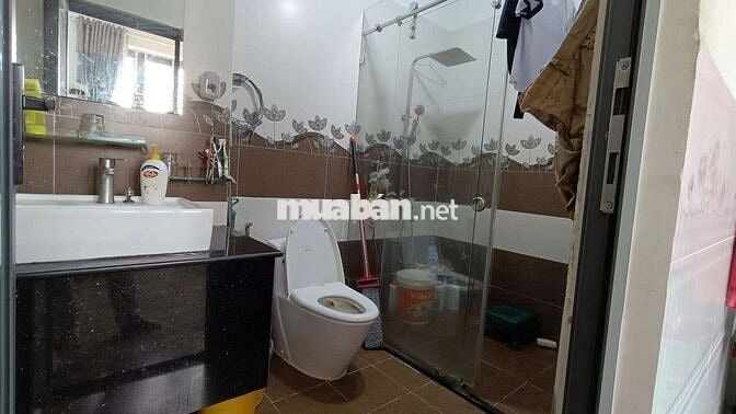 Cần bán gấp nhà P.ĐHT mặt tiền Q12 DT 4,6 x23 .1 trệt 2 lầu 4PN .4WS