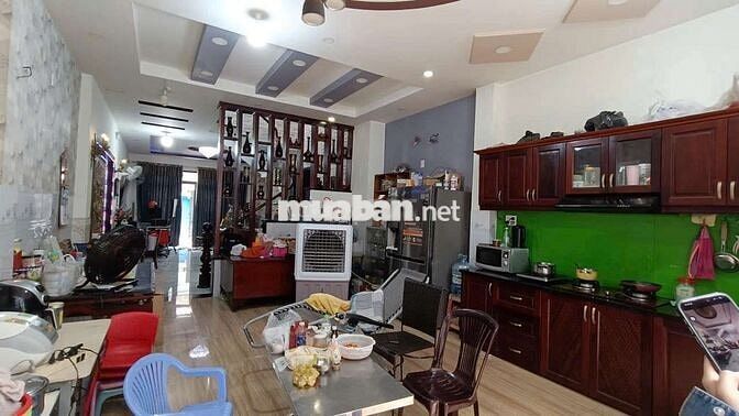 Cần bán gấp nhà P.ĐHT mặt tiền Q12 DT 4,6 x23 .1 trệt 2 lầu 4PN .4WS