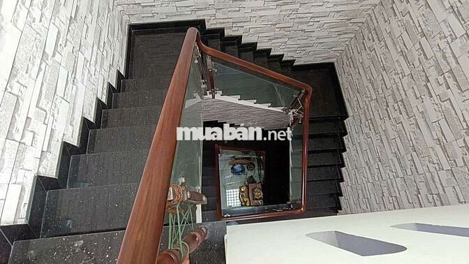 Cần bán gấp nhà P.ĐHT mặt tiền Q12 DT 4,6 x23 .1 trệt 2 lầu 4PN .4WS