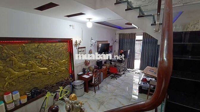 Cần bán gấp nhà P.ĐHT mặt tiền Q12 DT 4,6 x23 .1 trệt 2 lầu 4PN .4WS