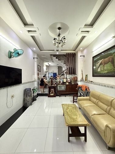 Tỉnh Lộ 10, 4x17m, 4 Tầng, 5 PN, Hẻm xe tải, Giá 5,2 Tỷ.
