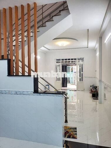 BÁN NHÀ 2 TẦNG GIÁP NGÃ TƯ BỐN XÃ, 4.6Mx14M, HƠN 4 TỶ X
