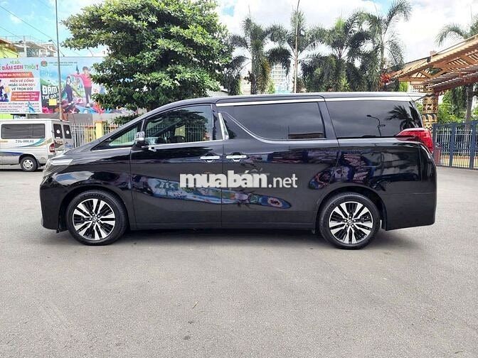 Toyota Alphard cực mới 1 đời chủ, nhà trùm mền