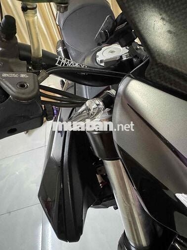 ducati hyperstrada 821