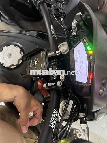 ducati hyperstrada 821