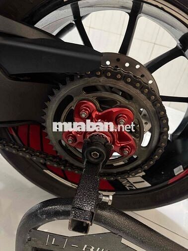 ducati hyperstrada 821