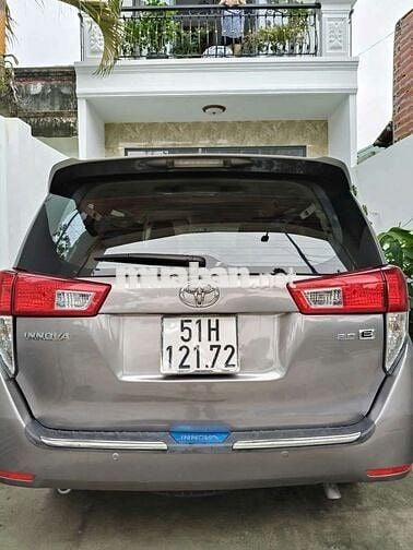 Toyota Innova E 2019 số sàn màu xám
