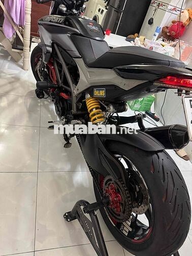 ducati hyperstrada 821