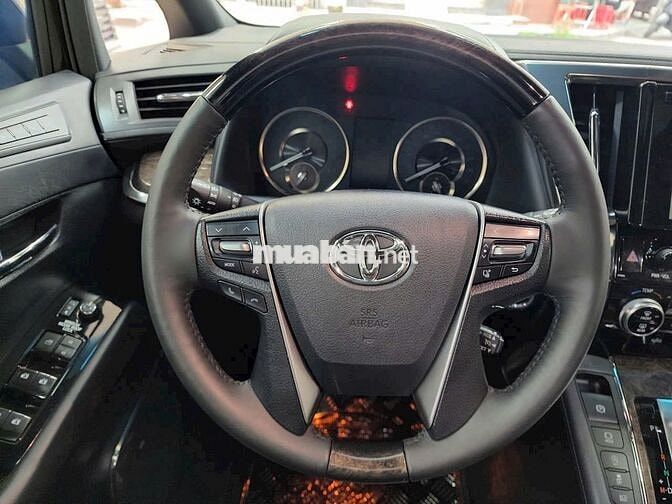 Toyota Alphard cực mới 1 đời chủ, nhà trùm mền