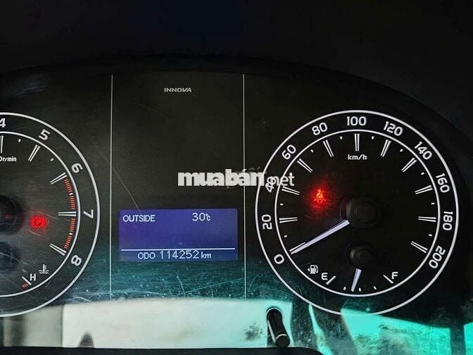 Toyota Innova E 2019 số sàn màu xám