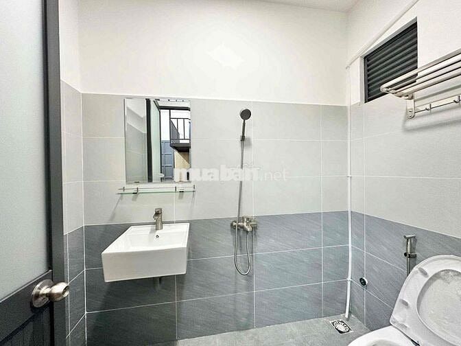 DUPLEX GÁC 3x GẦN ĐẠI HỌC NGUYỄN TẤT THÀNH