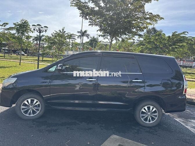 Toyota Innova 2.0E 2015 màu đen 8 chỗ
