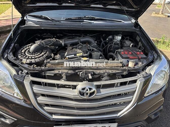 Toyota Innova 2.0E 2015 màu đen 8 chỗ
