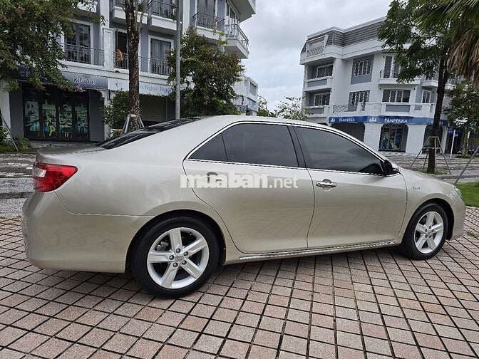 Toyota Camry 2014 2.5Q - 79900 km