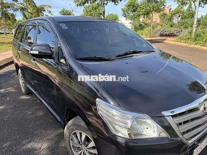 Toyota Innova 2.0E 2015 màu đen 8 chỗ