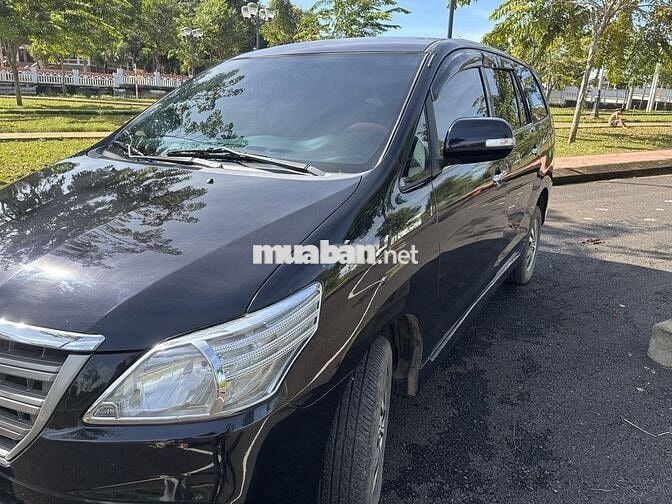 Toyota Innova 2.0E 2015 màu đen 8 chỗ