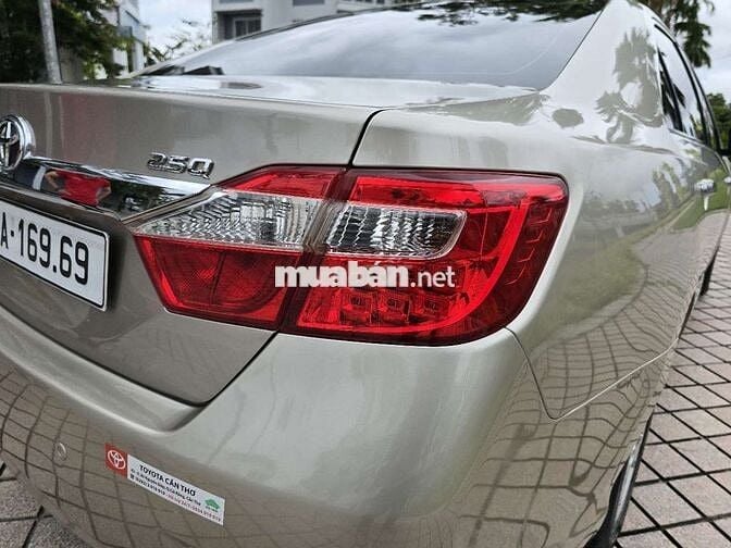 Toyota Camry 2014 2.5Q - 79900 km