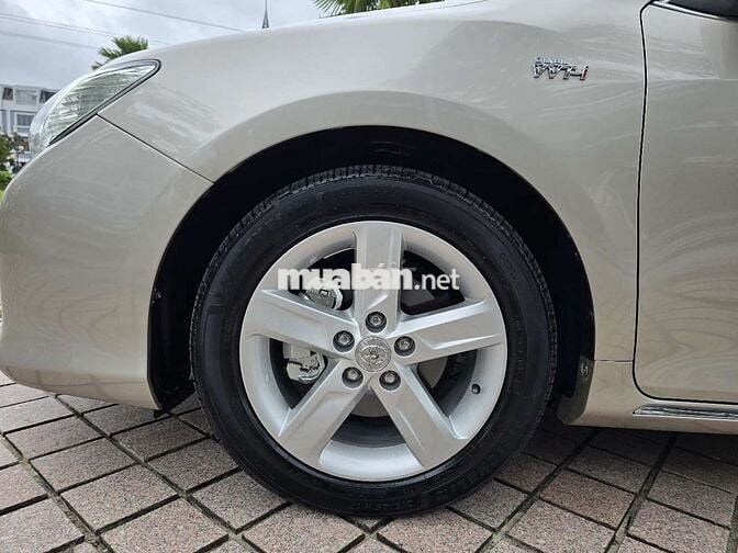 Toyota Camry 2014 2.5Q - 79900 km
