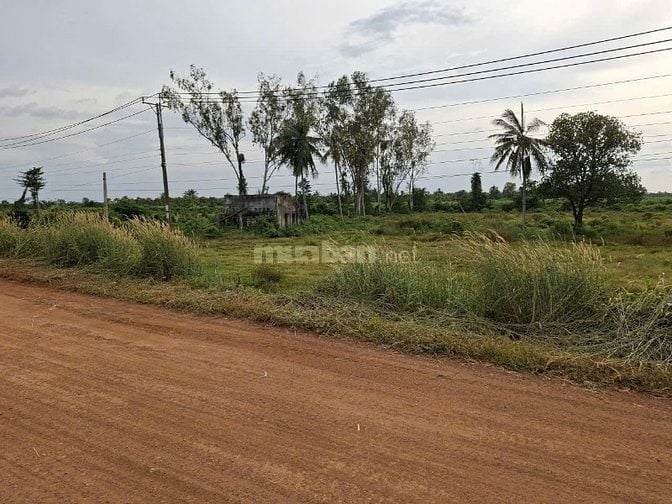 1.2 mẫu, mặt tiền kênh Đông, ngay KCN. 150TR (1m)