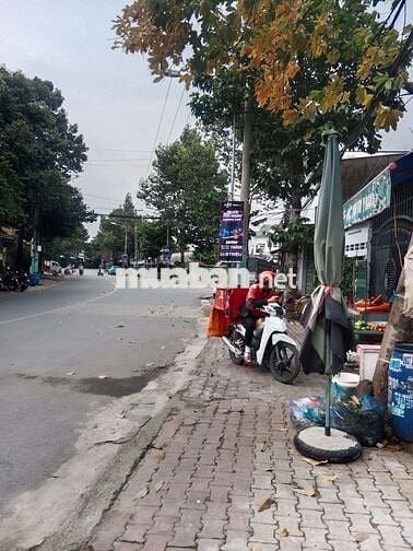 Cho thuê nhà 3 lầu gần chợ xóm vắng dĩ an