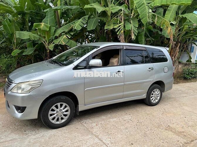 Toyota Innova 2013 2.0E - 31 km