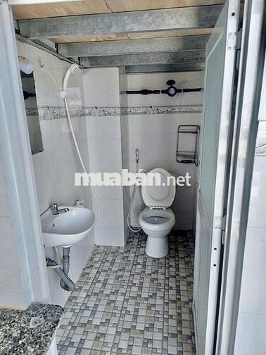 Phòng trọ 20m2 có gác sẵn máy lạnh nằm sát VLU CS3