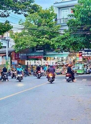 Cho thuê nhà 3 lầu gần chợ xóm vắng dĩ an