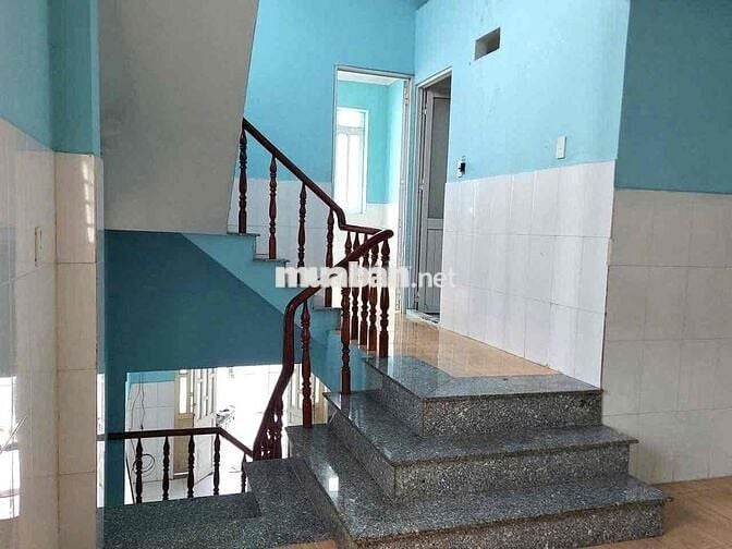 Cho thuê nhà 100m2 có: 3pn bên trường học Đông Hoà - Dĩ An