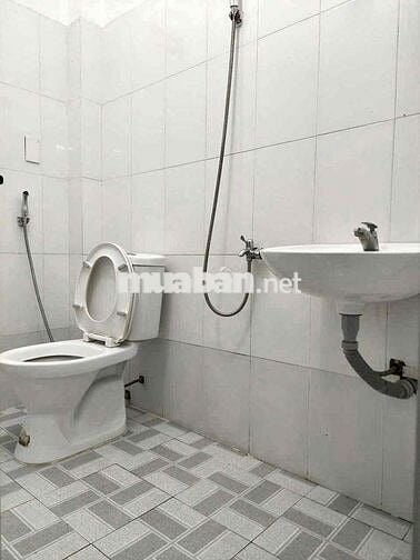 Cho thuê nhà 100m2 có: 3pn bên trường học Đông Hoà - Dĩ An