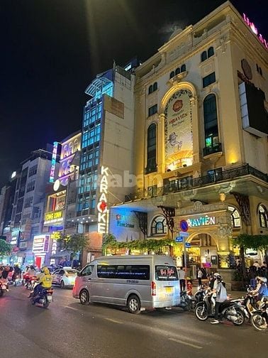 Cho thuê tòa nhà Vp Hầm 10 tầng Phổ Quang. Giá 150tr