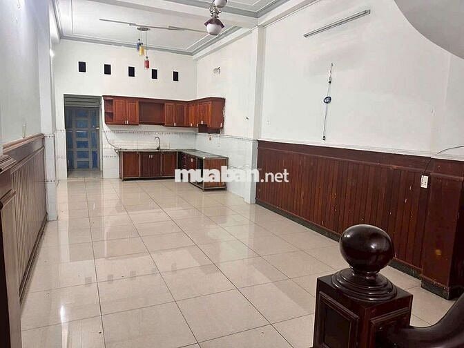 Nhà cho thuê mặt tiền gần Hội trường Đông hoà