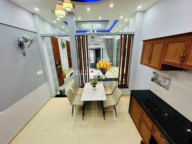 NHÀ CẦN BÁN GIÁ NGỘP, HẺM 4M, DT 56,7m2 NẰM NGAY TRUNG TÂM PHÚ NHUẬN.