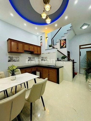 NHÀ CẦN BÁN GIÁ NGỘP, HẺM 4M, DT 56,7m2 NẰM NGAY TRUNG TÂM PHÚ NHUẬN.