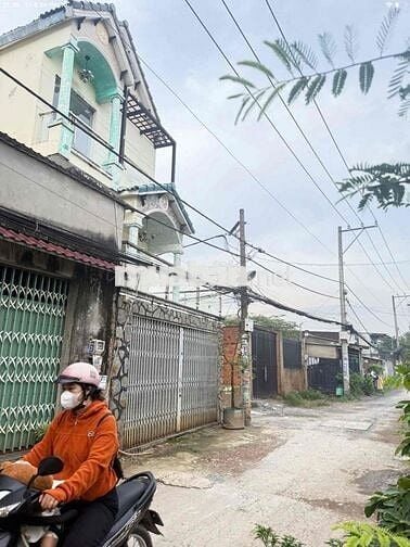 Nhà biệt thự ngang 5x16m 1 trệt 2lầu, xã vĩnh lộc A giá sinh viên