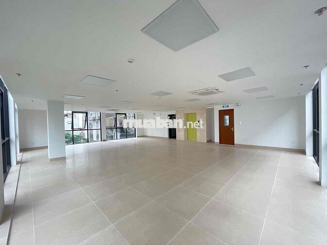 Chính chủ cho thuê văn phòng tại Lê Văn Lương 140m2 giá chỉ 30t