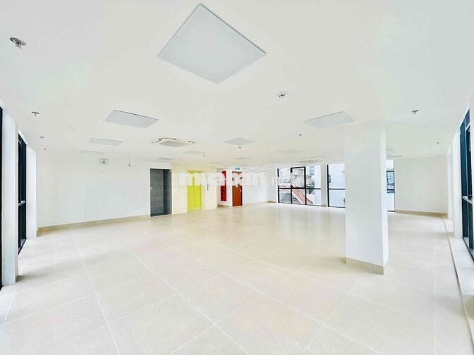 Chính chủ cho thuê văn phòng tại Lê Văn Lương 140m2 giá chỉ 30t