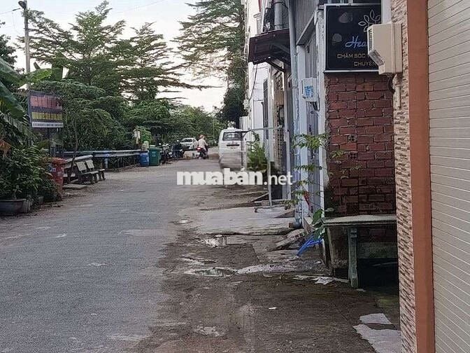NHÀ 1T1L+ ST TRƯỚC SAU, 3PN 2WC ĐƯỜNG NGÔ CHÍ QUỐC GẦN CHỢ ĐẦU MỐI