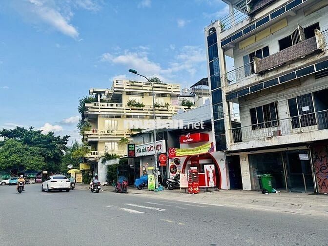 Biệt thự 79 Võ Oanh, Q.Bình Thạnh - DT 12x18m, TRỆT LẦU, Sân rộng